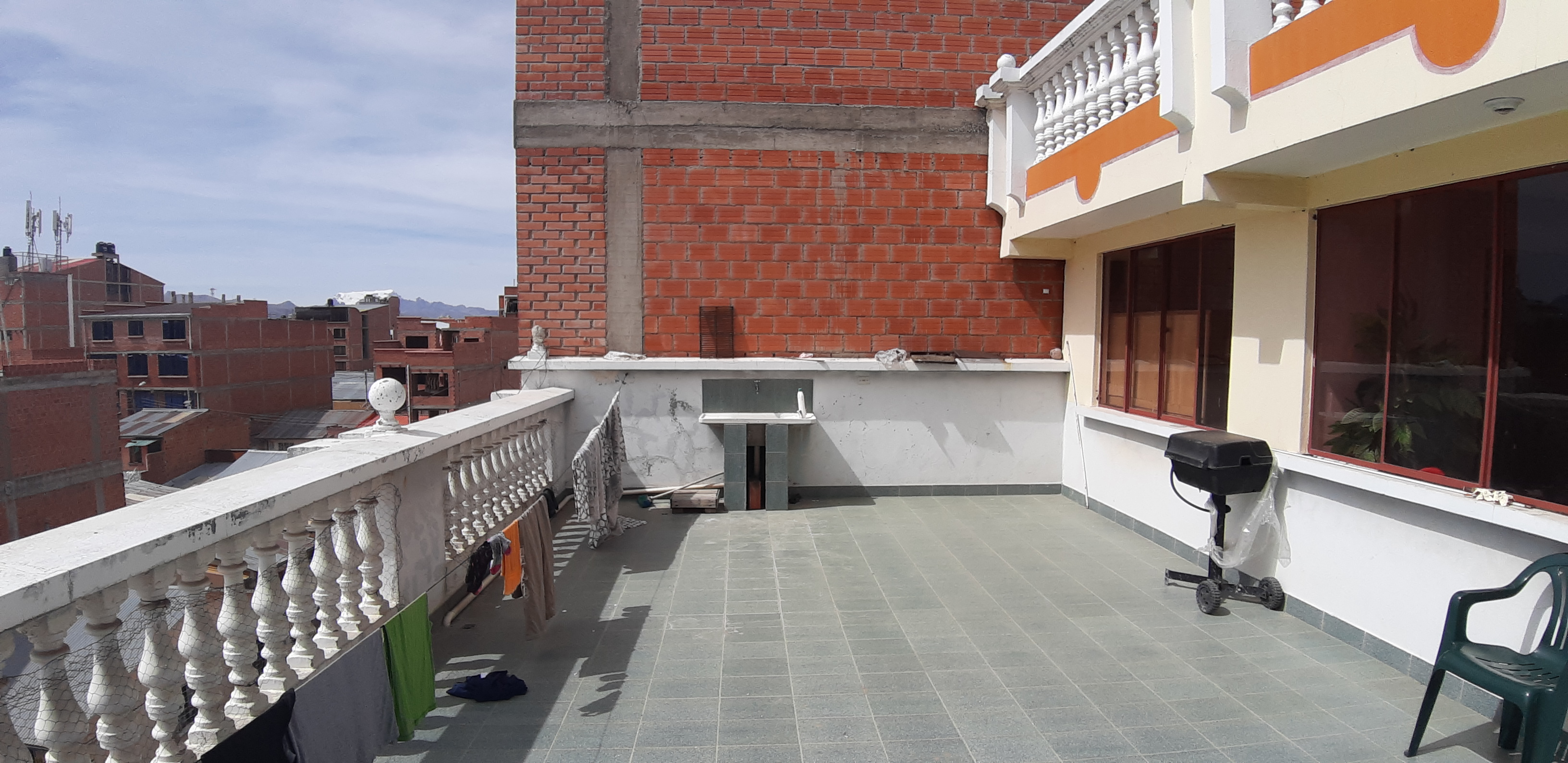 AMPLIA CASA EN VENTA CIUDAD SATÉLITE - EL ALTO - LA PAZ