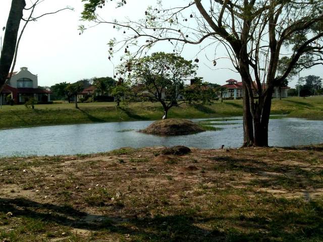 HERMOSA Y AMPLIA CASA EM CONDOMINIO "CASA DE CAMPO" 