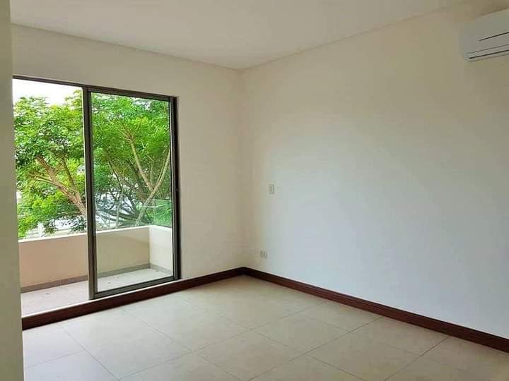 HERMOSA Y AMPLIA CASA EM CONDOMINIO "CASA DE CAMPO" 