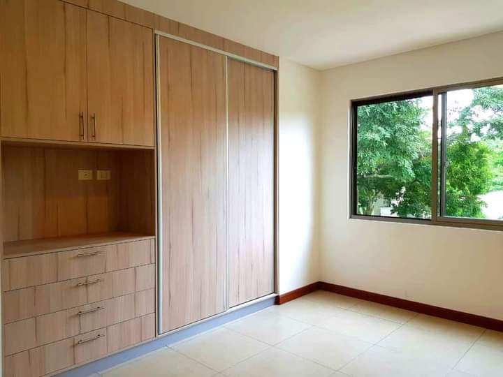 HERMOSA Y AMPLIA CASA EM CONDOMINIO "CASA DE CAMPO" 