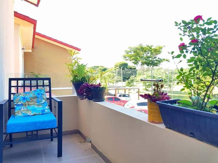 HERMOSA Y AMPLIA CASA EM CONDOMINIO "CASA DE CAMPO" 