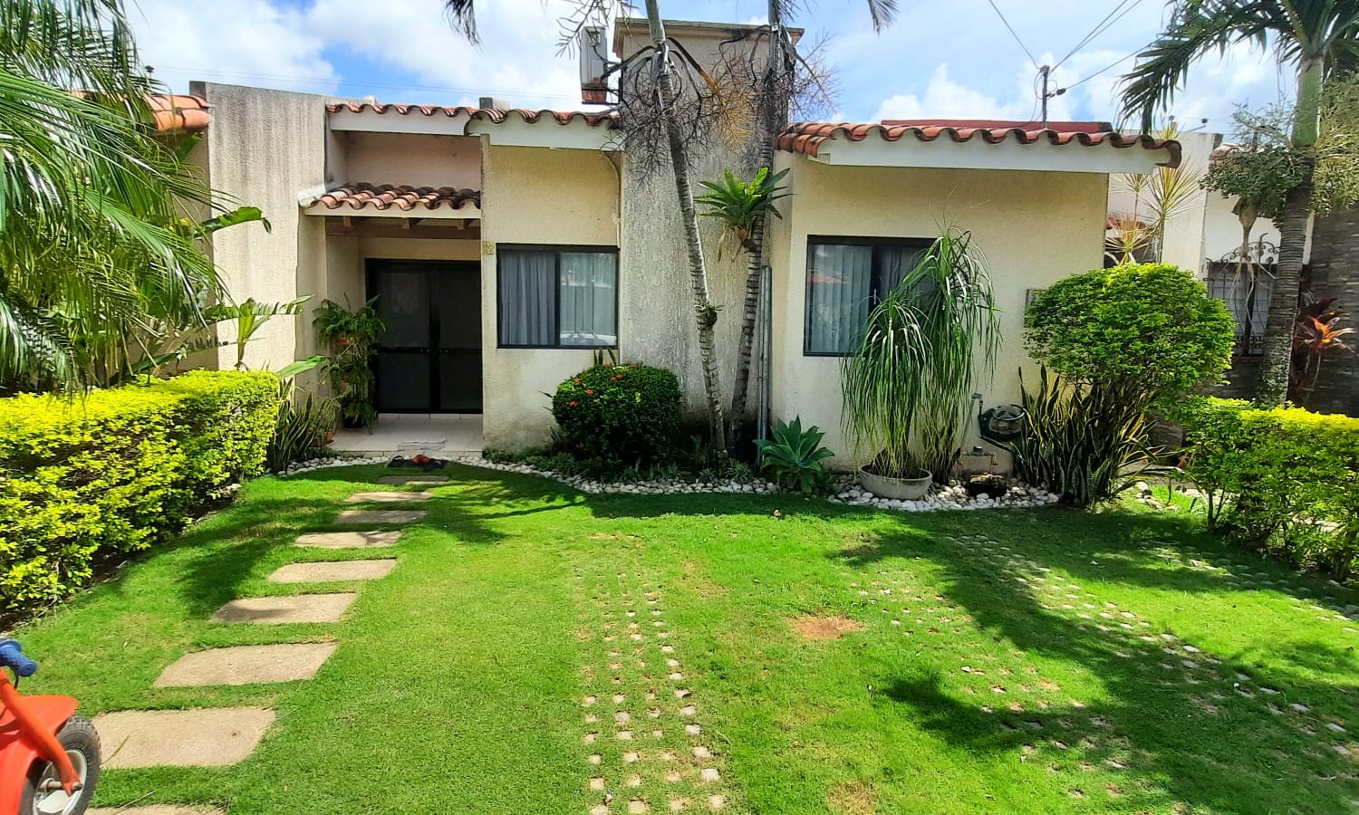 Linda casa en venta en la zona norte de santa Cruz 