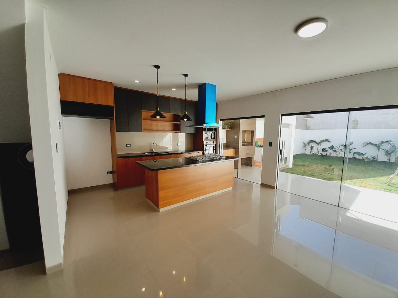 HERMOSA CASA EN VENTA  A ESTRENAR ( 3 SUITES) ZONA RADIAL 13