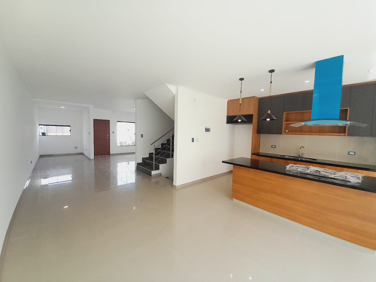 HERMOSA CASA EN VENTA  A ESTRENAR ( 3 SUITES) ZONA RADIAL 13