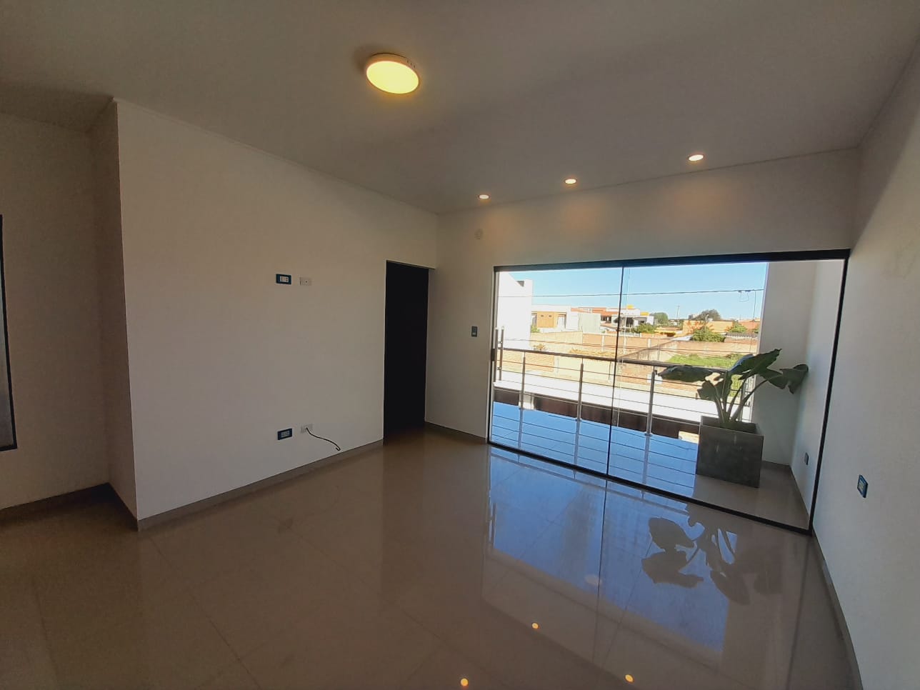 HERMOSA CASA EN VENTA  A ESTRENAR ( 3 SUITES) ZONA RADIAL 13