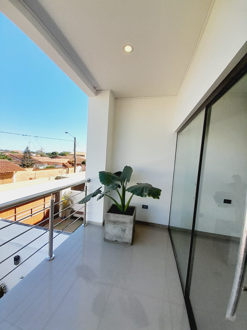 HERMOSA CASA EN VENTA  A ESTRENAR ( 3 SUITES) ZONA RADIAL 13