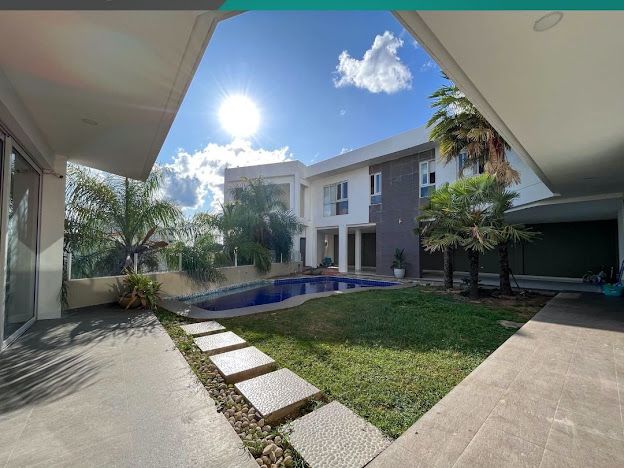 CASA DE LUJO EN VENTA ZONA NORTE