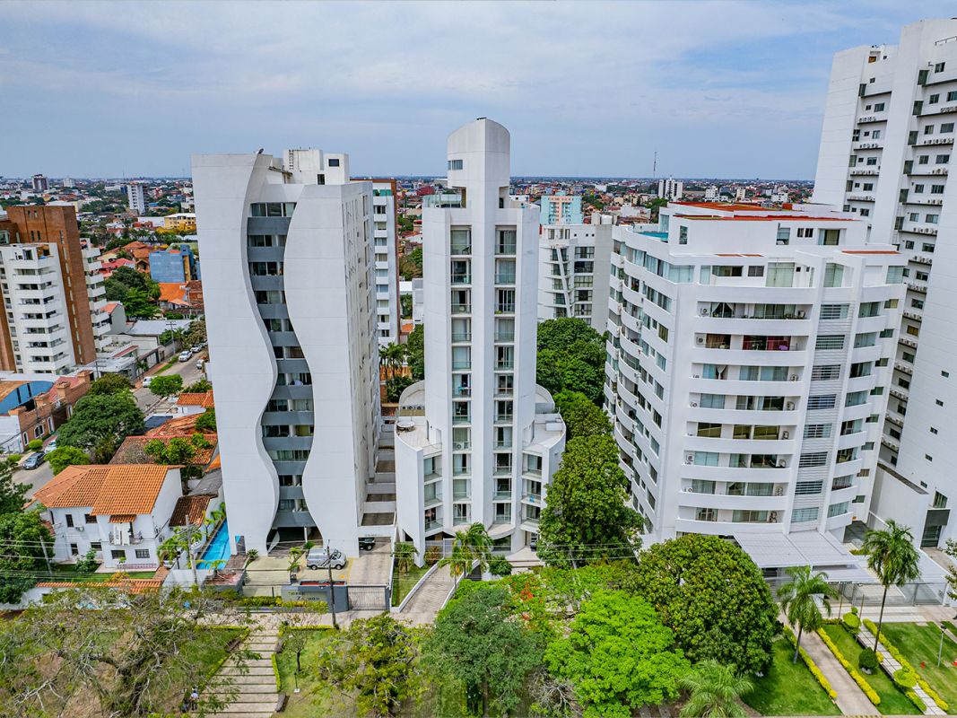 DEPARTAMENTO AMPLIO EN ZONA CENTRO, EXCELENTE UBICACION 