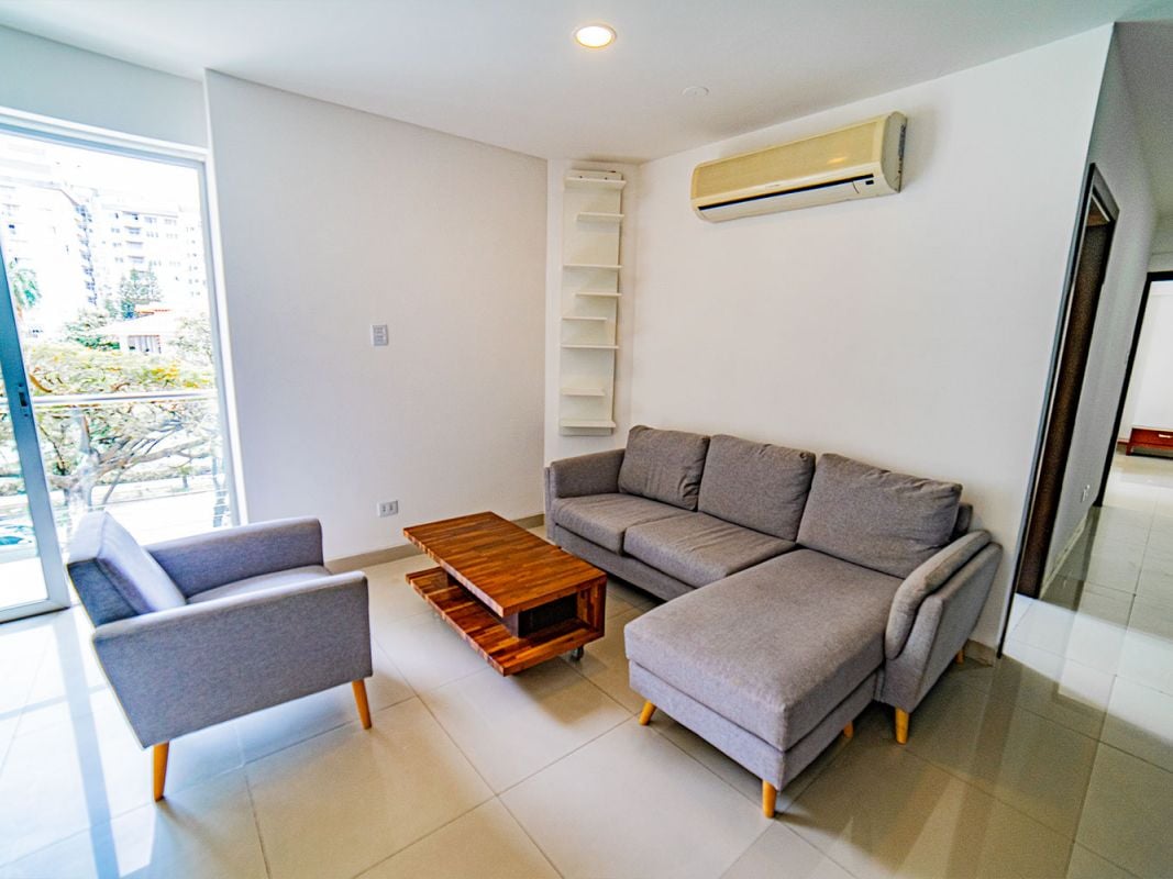 DEPARTAMENTO AMPLIO EN ZONA CENTRO, EXCELENTE UBICACION 