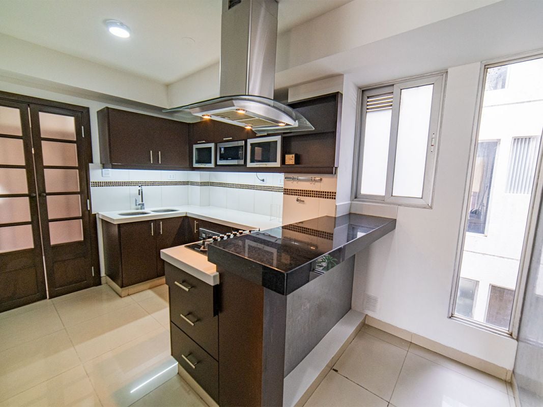 DEPARTAMENTO AMPLIO EN ZONA CENTRO, EXCELENTE UBICACION 