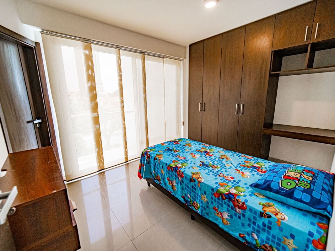 DEPARTAMENTO AMPLIO EN ZONA CENTRO, EXCELENTE UBICACION 