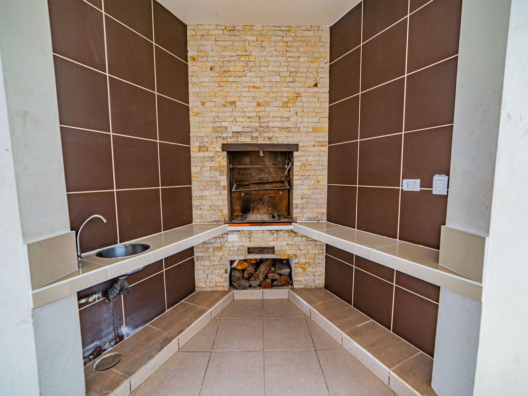 DEPARTAMENTO AMPLIO EN ZONA CENTRO, EXCELENTE UBICACION 