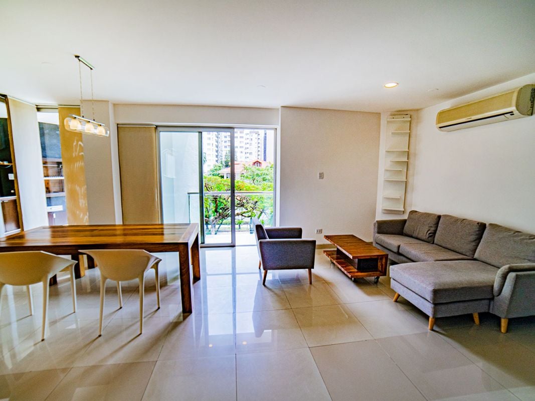 DEPARTAMENTO AMPLIO EN ZONA CENTRO, EXCELENTE UBICACION 