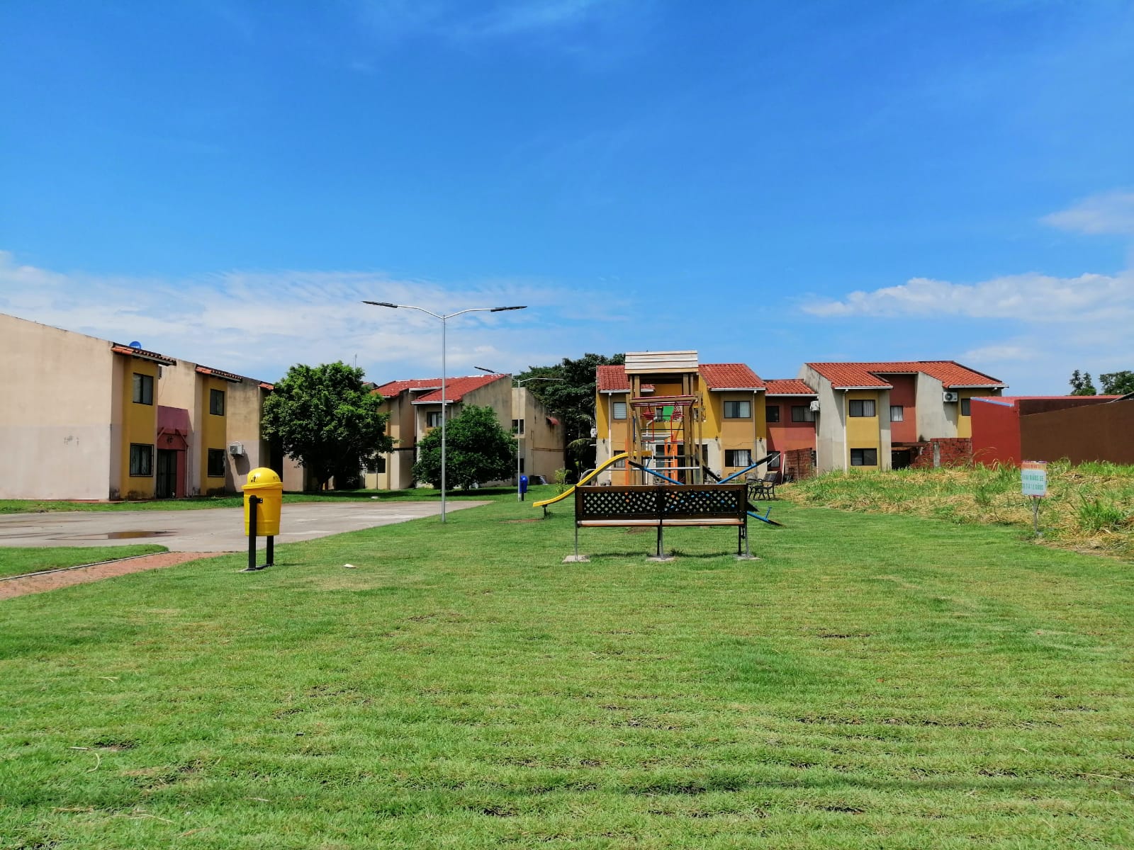 HERMOSA CASA EN URBANIZACION CERRADA ZONA ESTE 