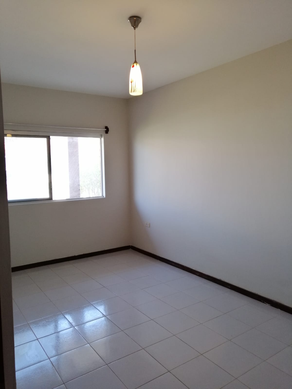 HERMOSA CASA EN URBANIZACION CERRADA ZONA ESTE 
