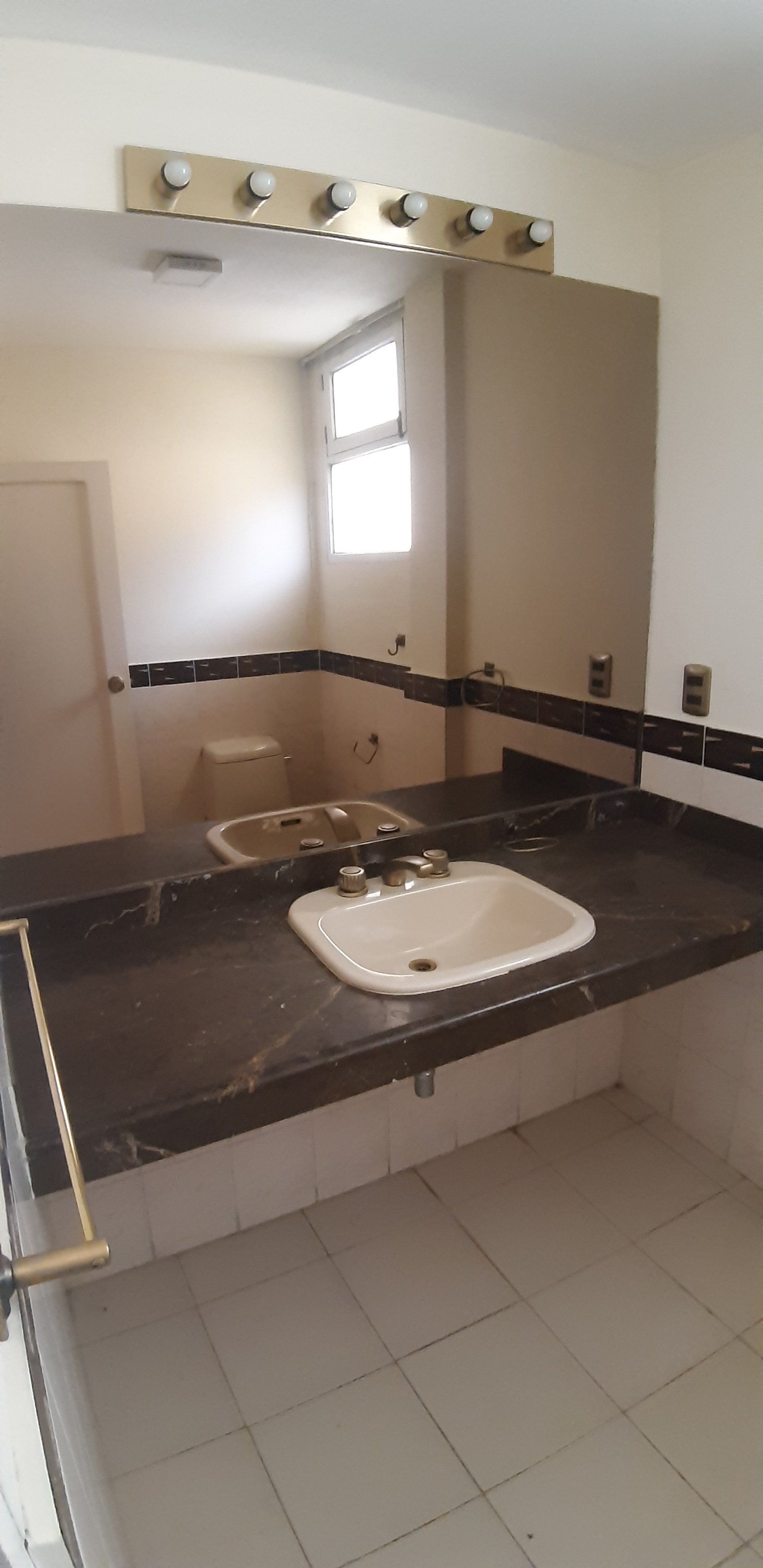 HERMOSA CASA EN ANTICRÉTICO OPCIÓN A VENTA KOANI LA PAZ