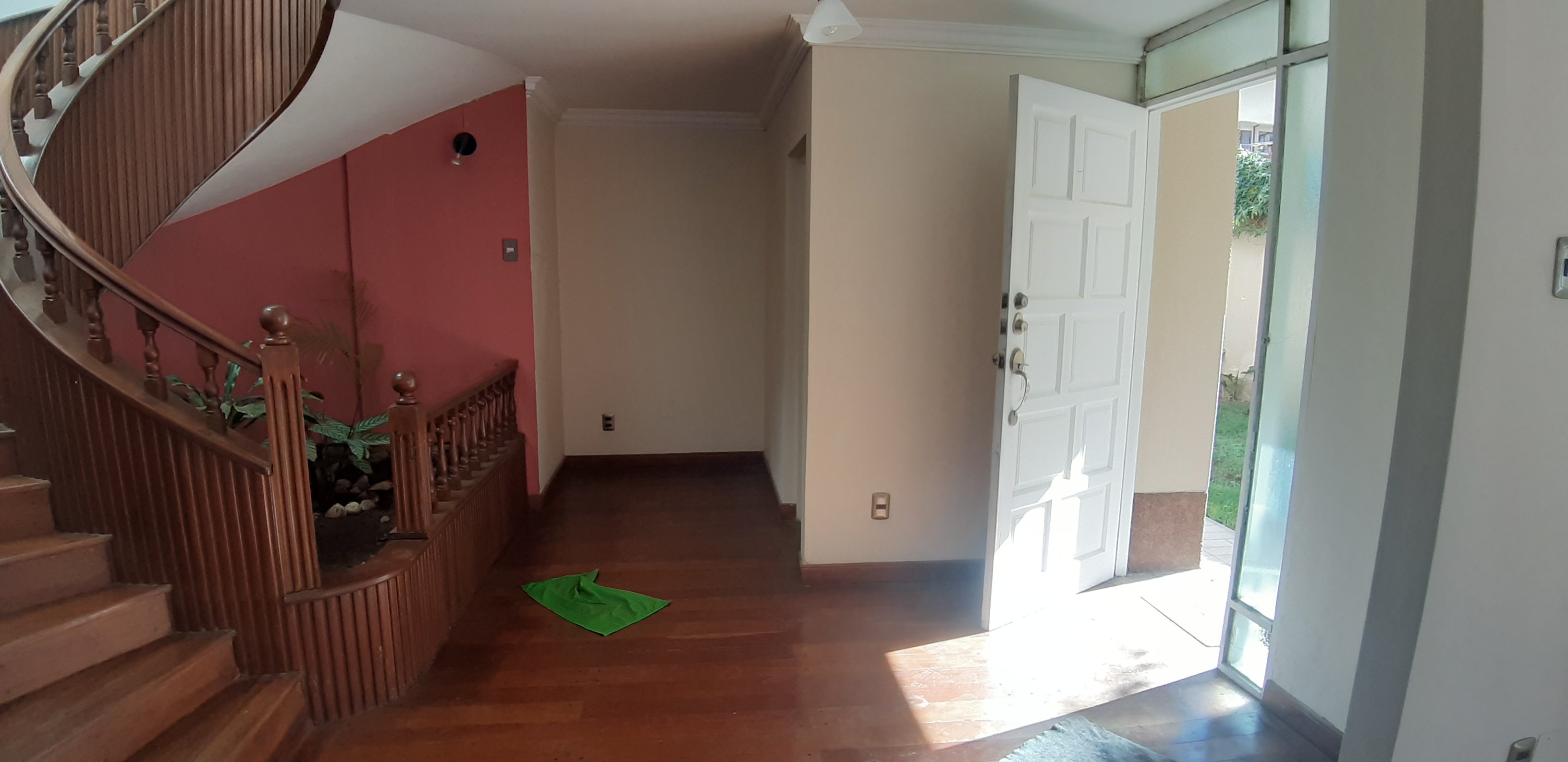 HERMOSA CASA EN ANTICRÉTICO OPCIÓN A VENTA KOANI LA PAZ
