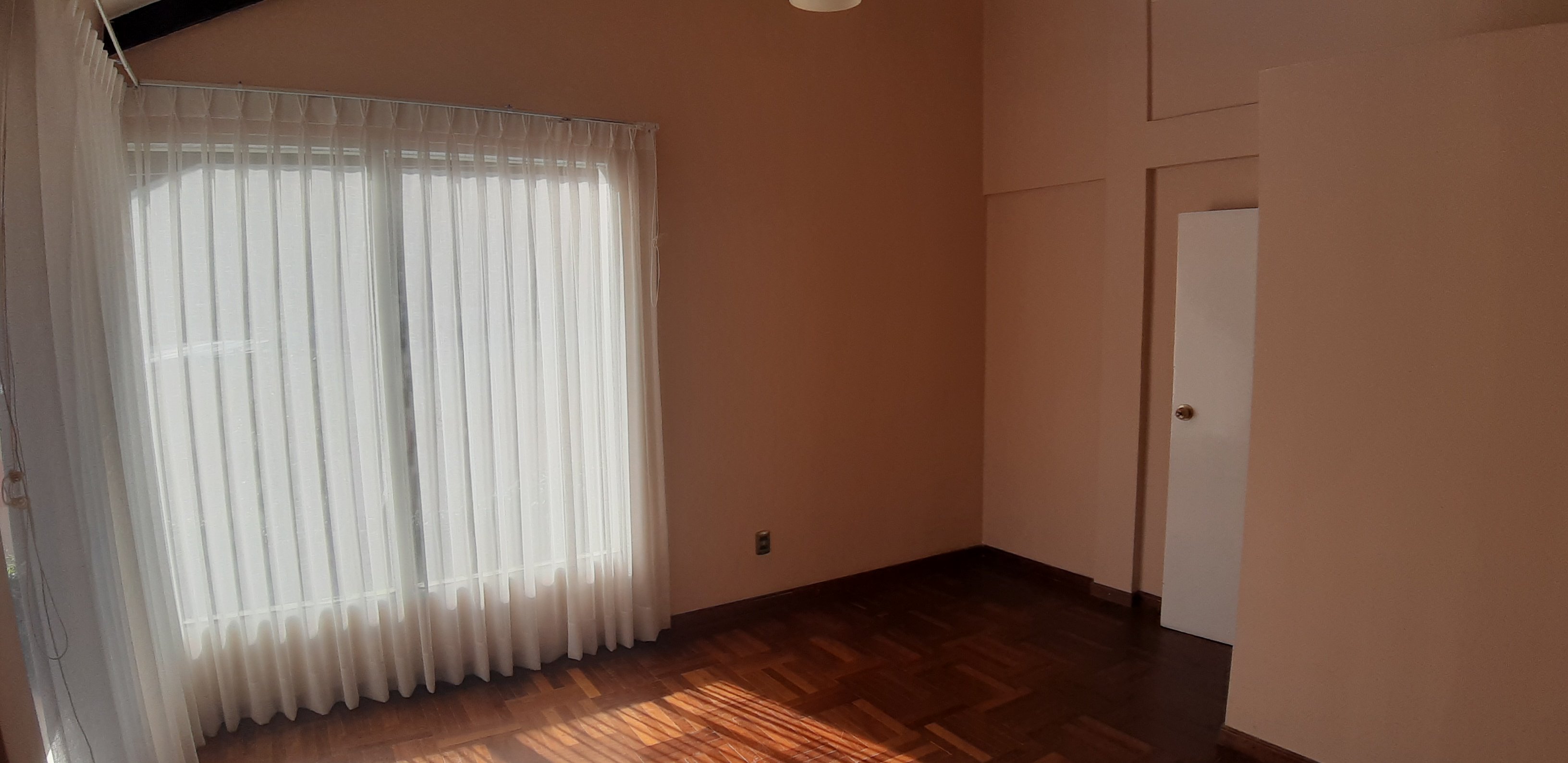 HERMOSA CASA EN ANTICRÉTICO OPCIÓN A VENTA KOANI LA PAZ