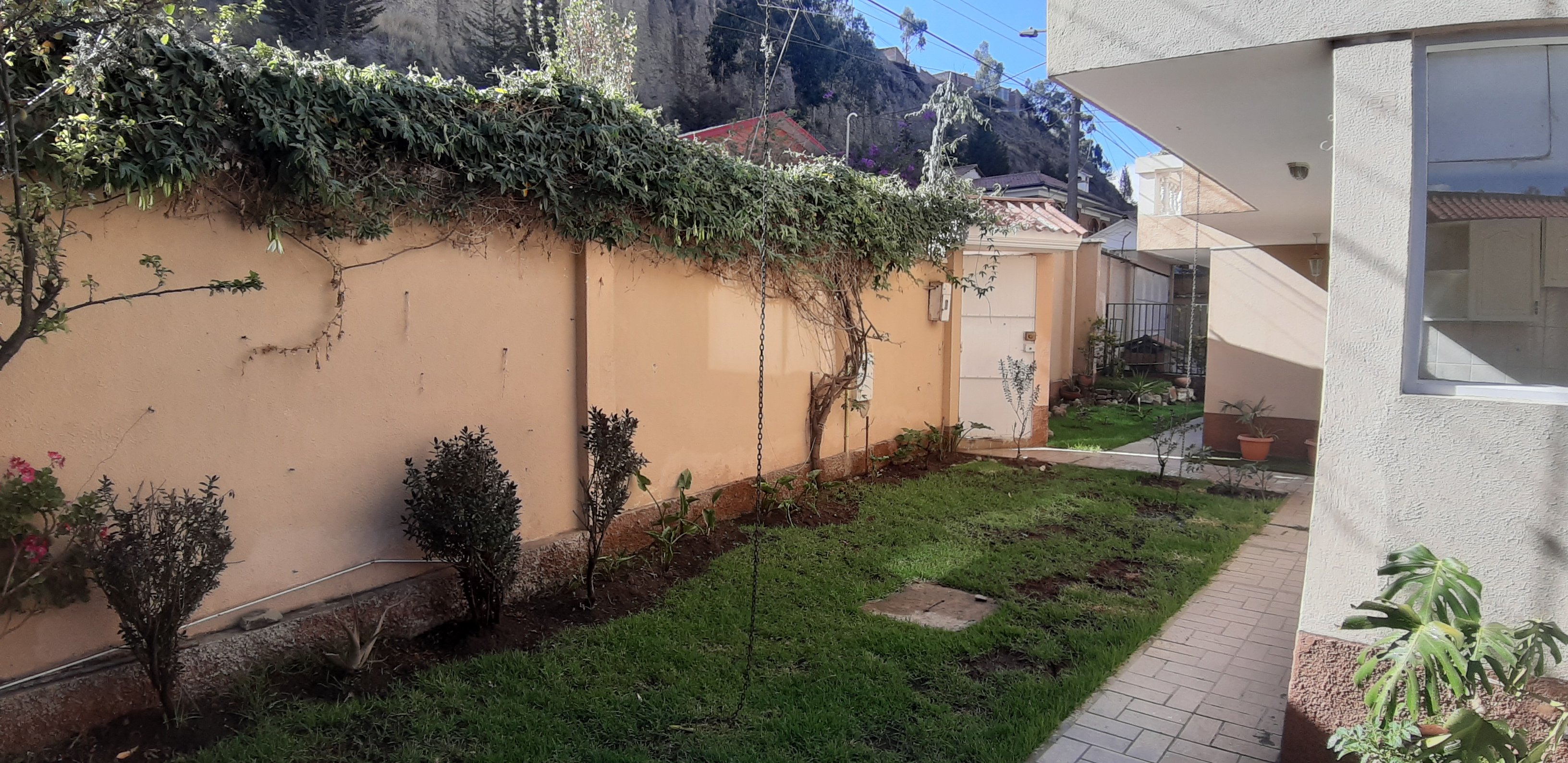 HERMOSA CASA EN ANTICRÉTICO OPCIÓN A VENTA KOANI LA PAZ