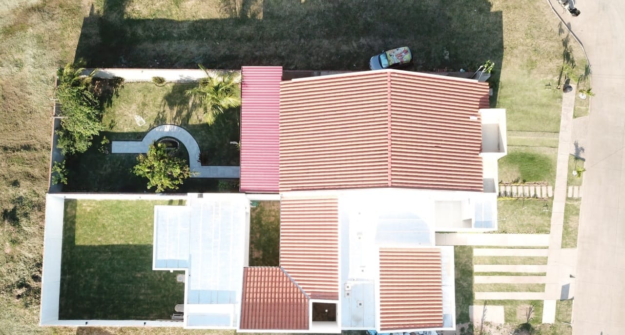 HERMOSA CASA A ESTRENAR - URBANIZACION CERRADA  ZONA SUR