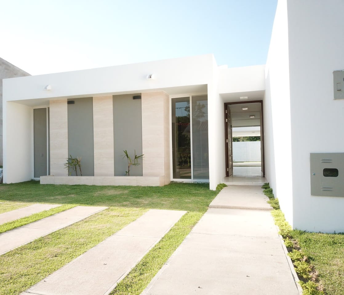 HERMOSA CASA A ESTRENAR - URBANIZACION CERRADA  ZONA SUR