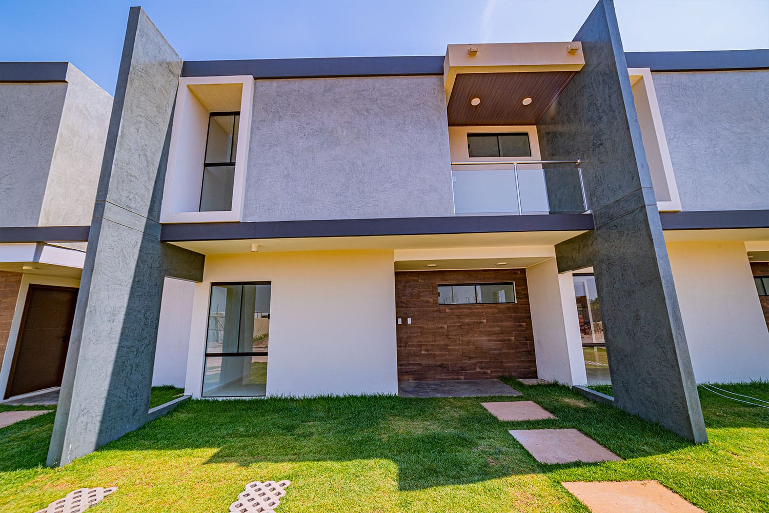 CASA EN VENTA EN ZONA ESTE, DENTRO DE CONDOMINIO