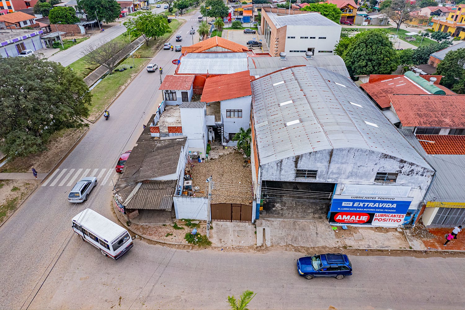 SOBRE RADIAL 17 1/2 GALPON CON OFICINAS EN VENTA