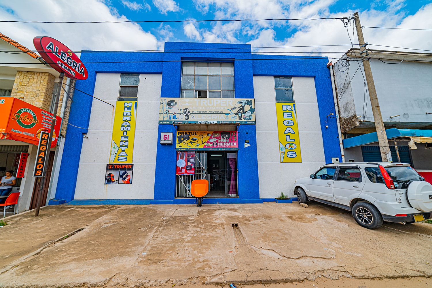 SOBRE RADIAL 17 1/2 GALPON CON OFICINAS EN VENTA
