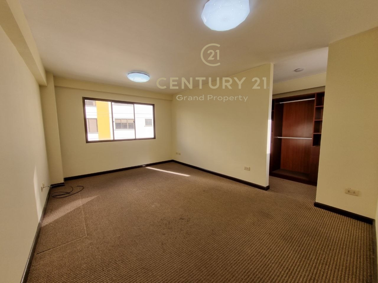 SOLEADO DEPARTAMENTO EN VENTA EN ACHUMANI - CLAVELES DEL SUR