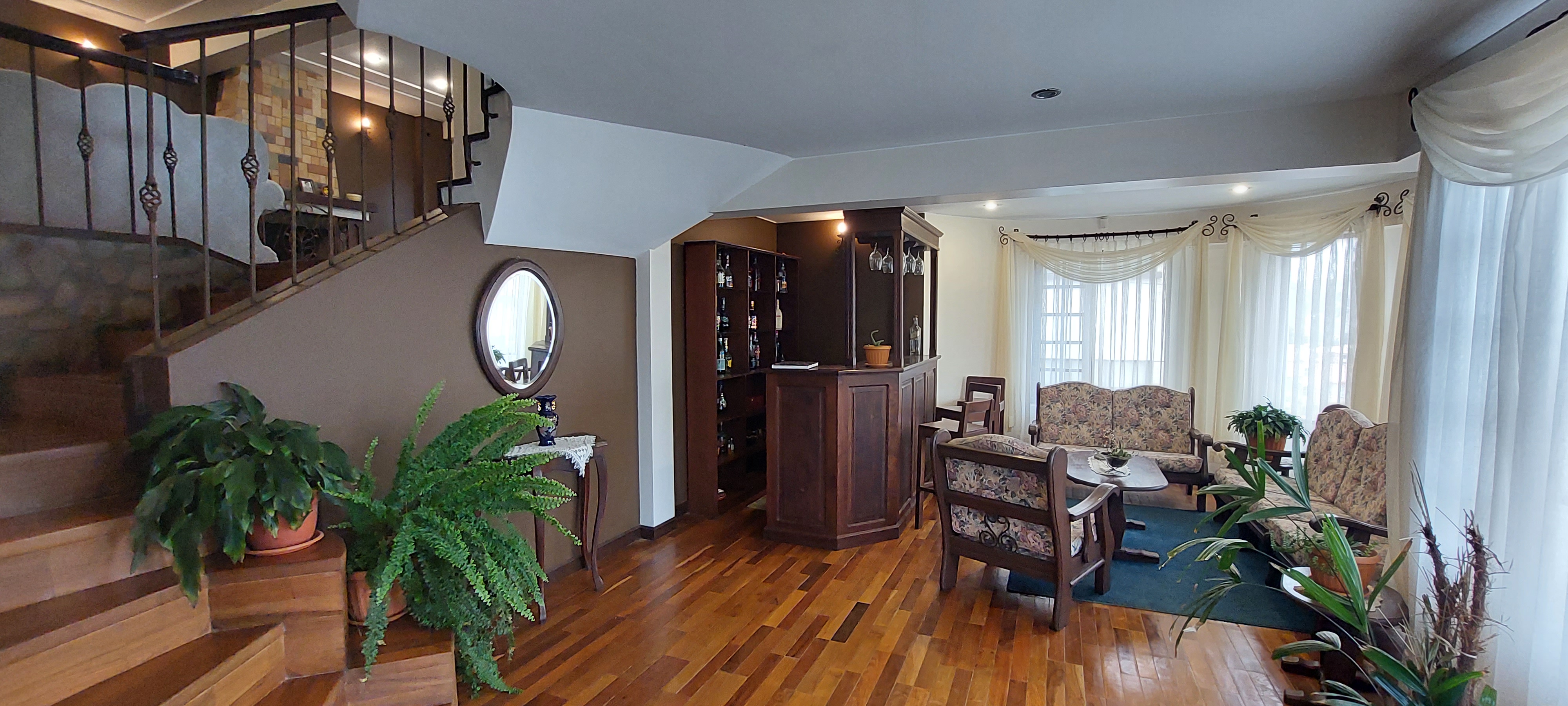 Hermosa, cómoda y amplia Casa en Venta en Irpavi entre c 3y4