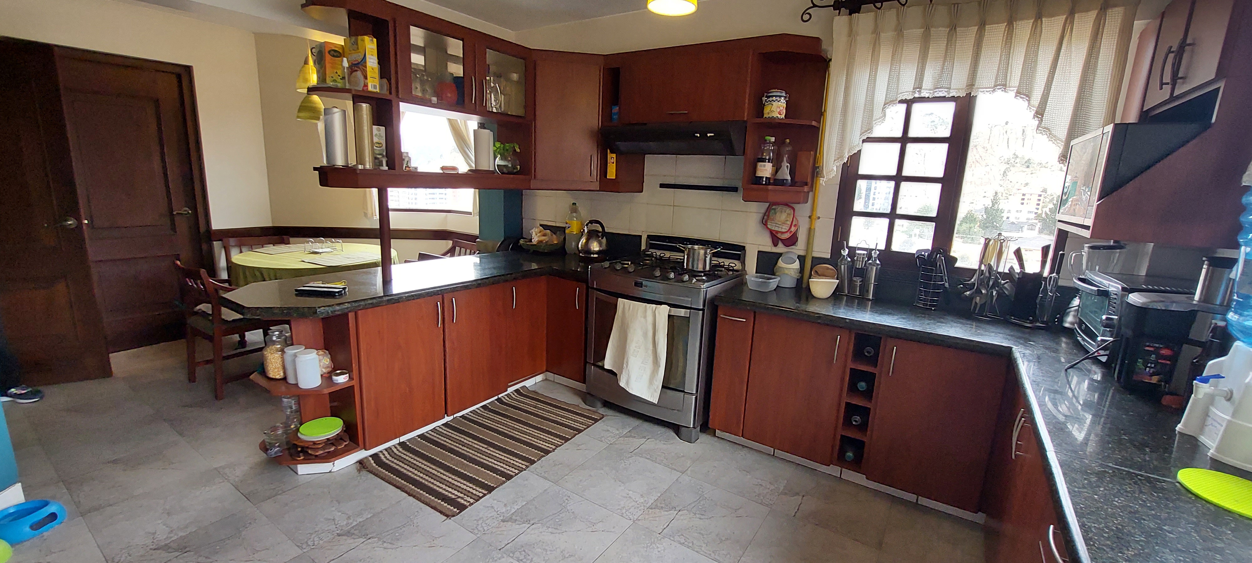 Hermosa, cómoda y amplia Casa en Venta en Irpavi entre c 3y4