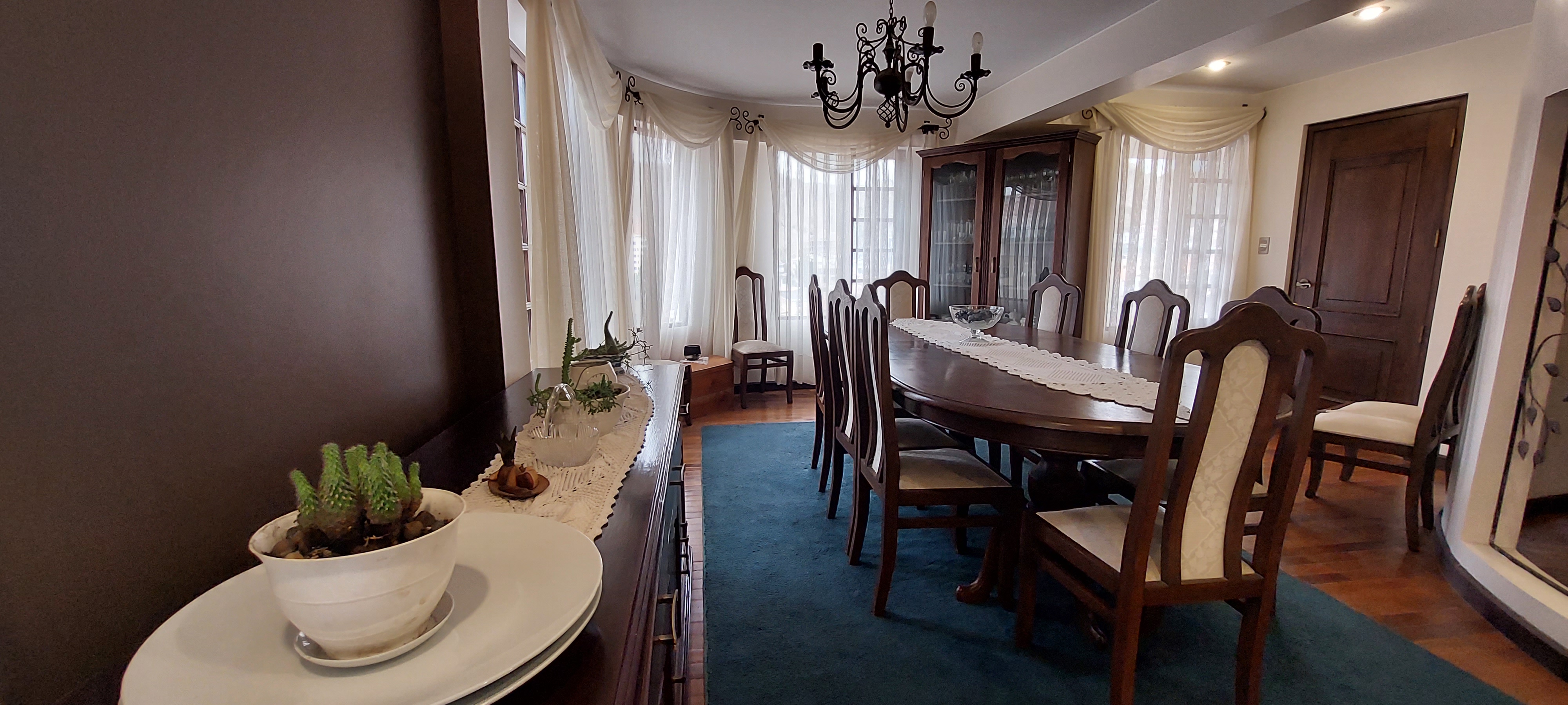 Hermosa, cómoda y amplia Casa en Venta en Irpavi entre c 3y4