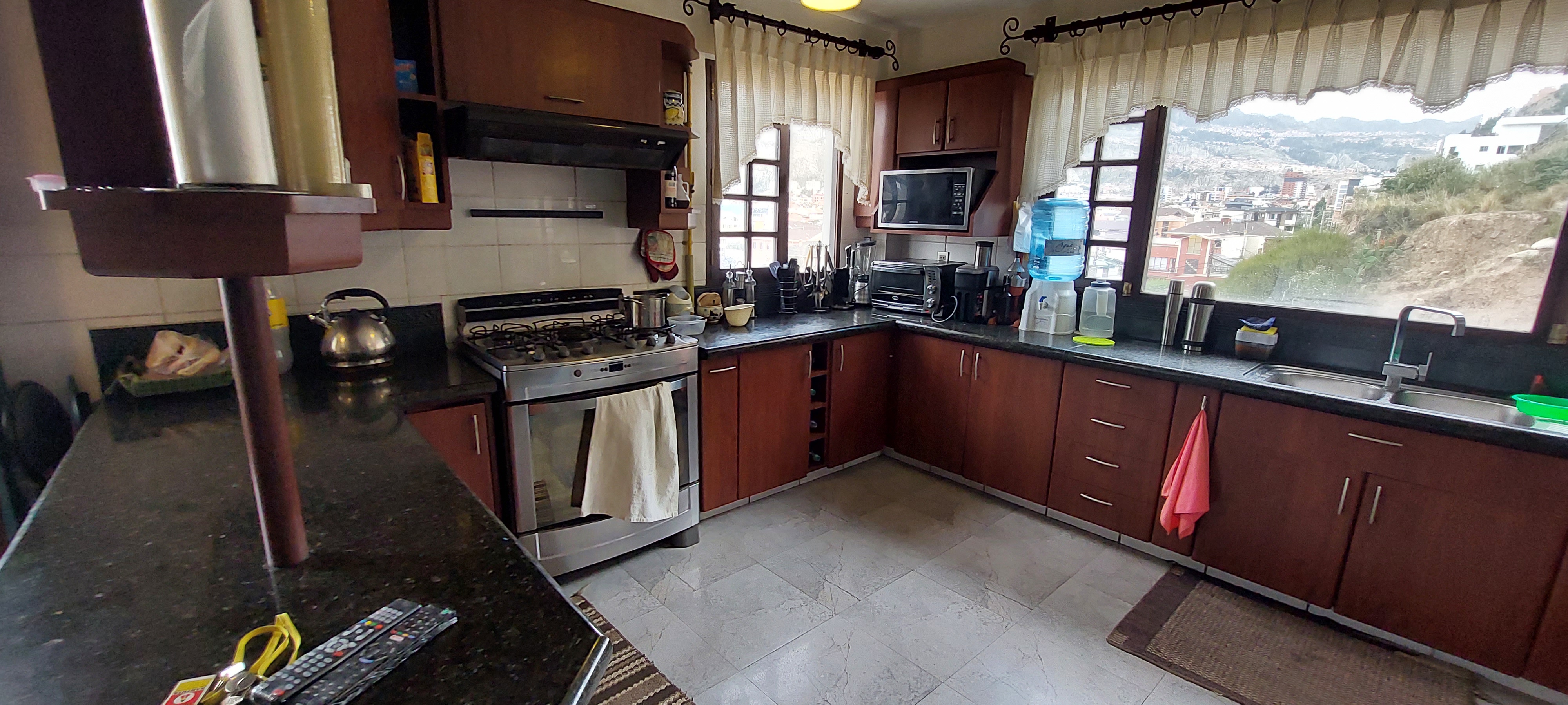 Hermosa, cómoda y amplia Casa en Venta en Irpavi entre c 3y4