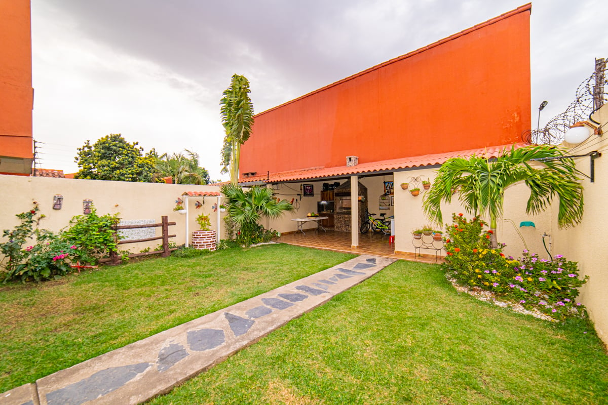 CASA EN VENTA, Av PAURITO 6to ANILLO