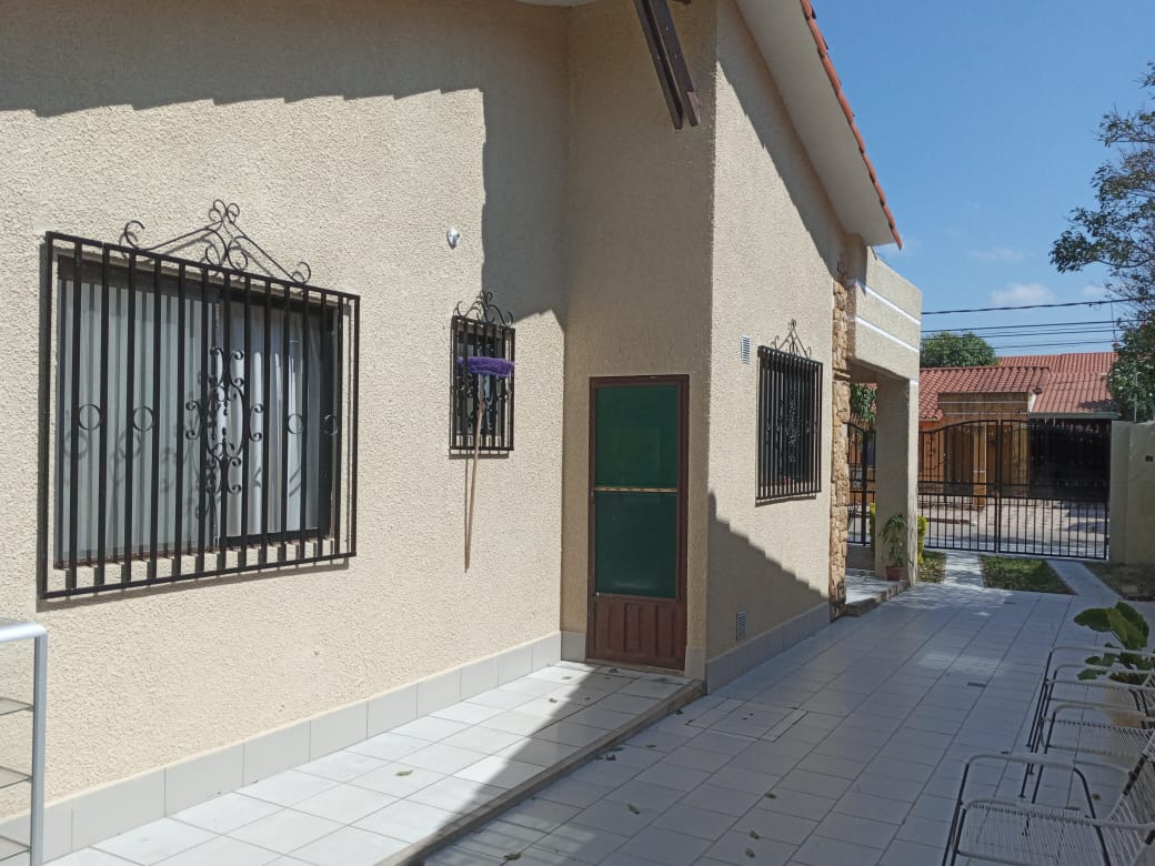 CASA AMPLIA EN VENTA