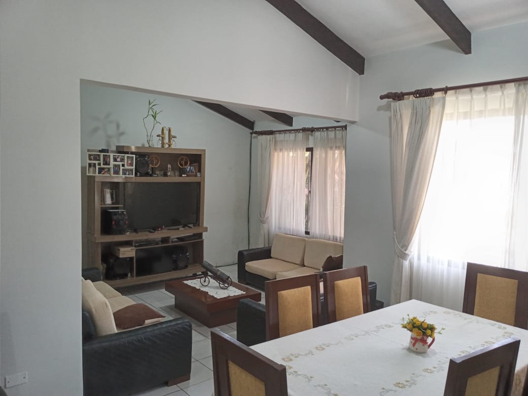 CASA AMPLIA EN VENTA