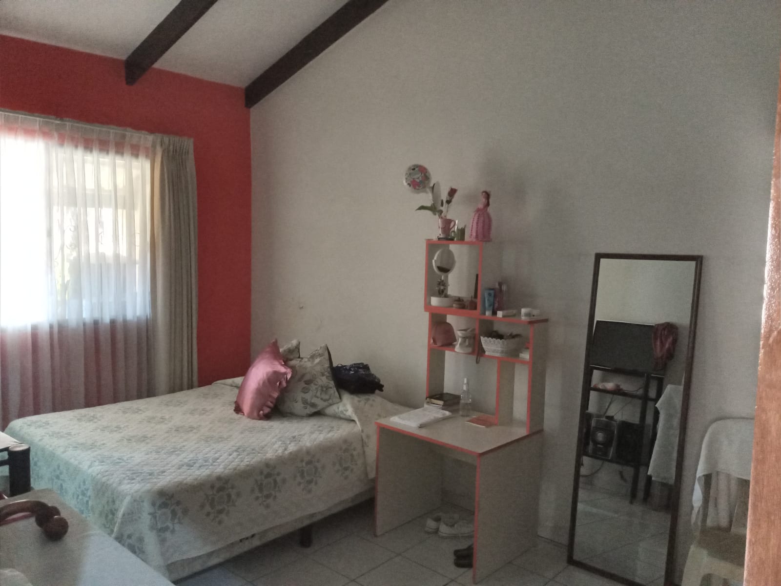 CASA AMPLIA EN VENTA