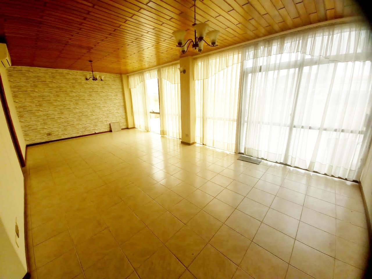 Adan MenachoZONA CENTRAL EDIFICIO EL CANCILLER DPTO AMPLIO T
