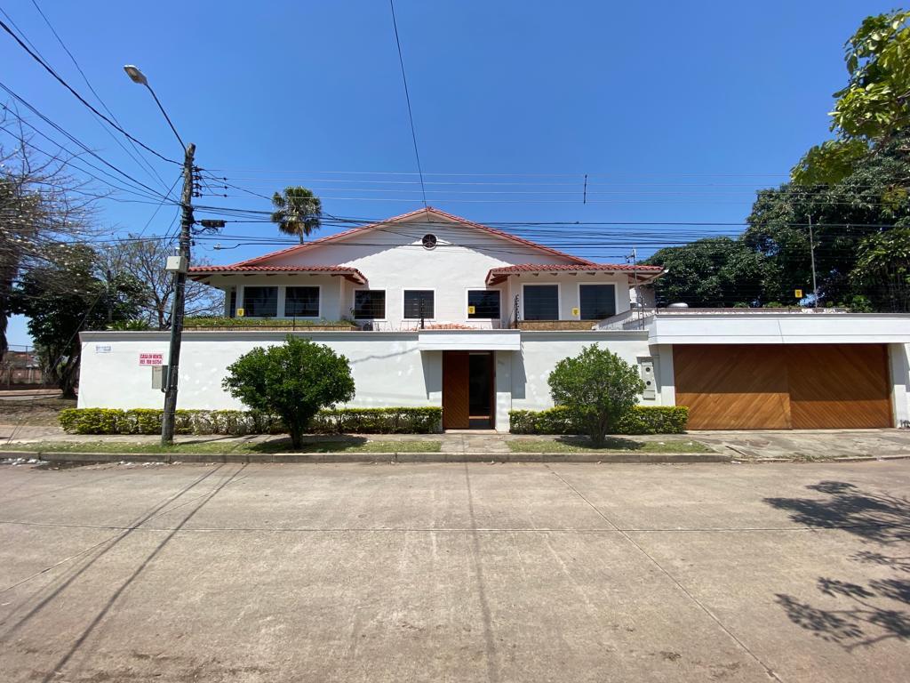 CASA EN VENTA EN ZONA SUR, Av SANTOS DUMONT 3ER ANILLO