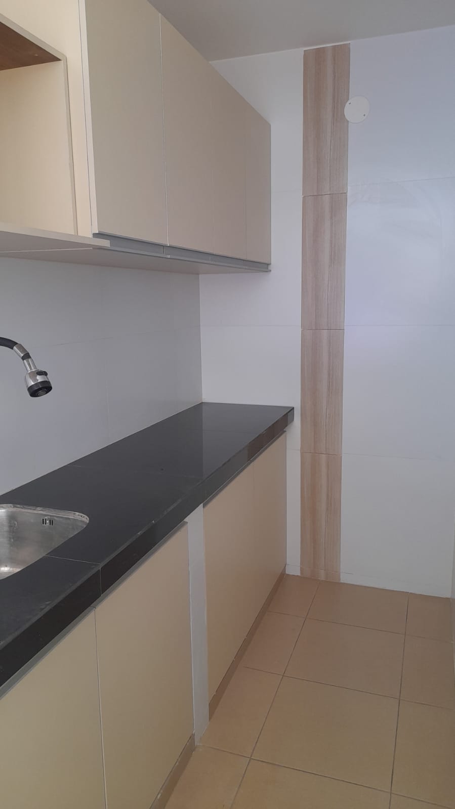 Vendo casa con dos pisos y negocio activo de lavando autos