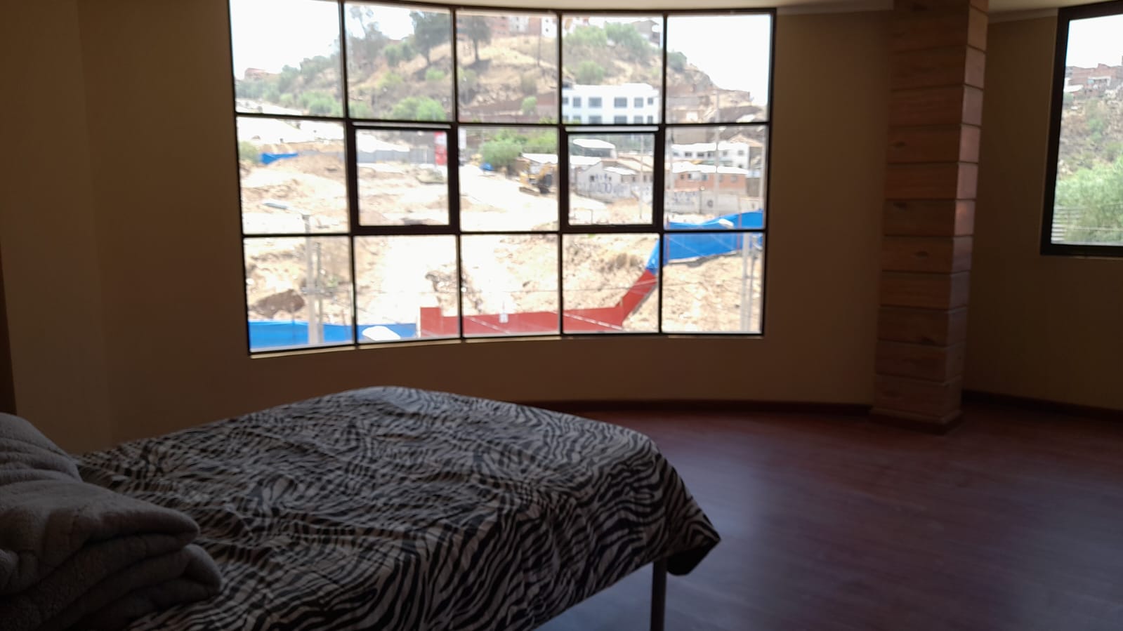 Vendo casa con dos pisos y negocio activo de lavando autos