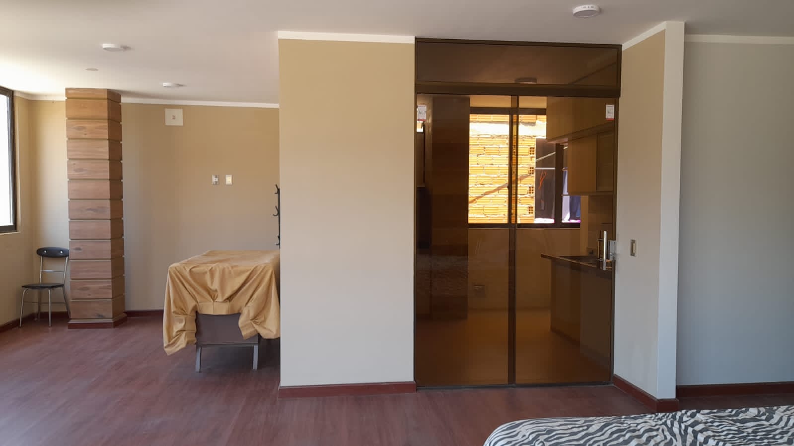 Vendo casa con dos pisos y negocio activo de lavando autos