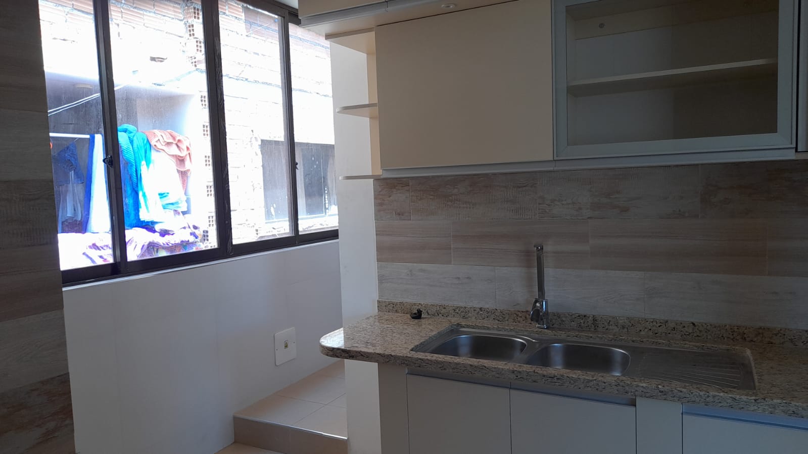 Vendo casa con dos pisos y negocio activo de lavando autos