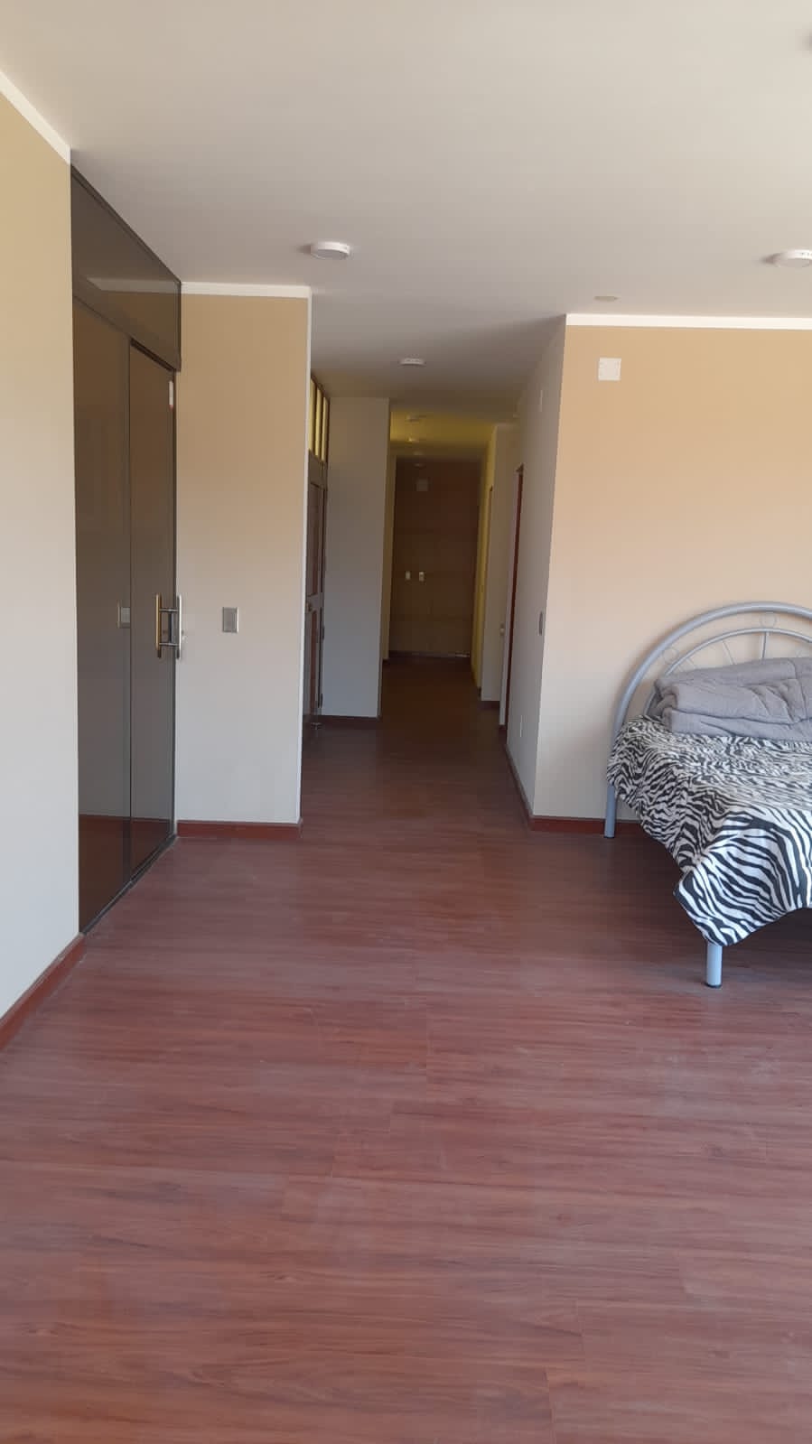 Vendo casa con dos pisos y negocio activo de lavando autos