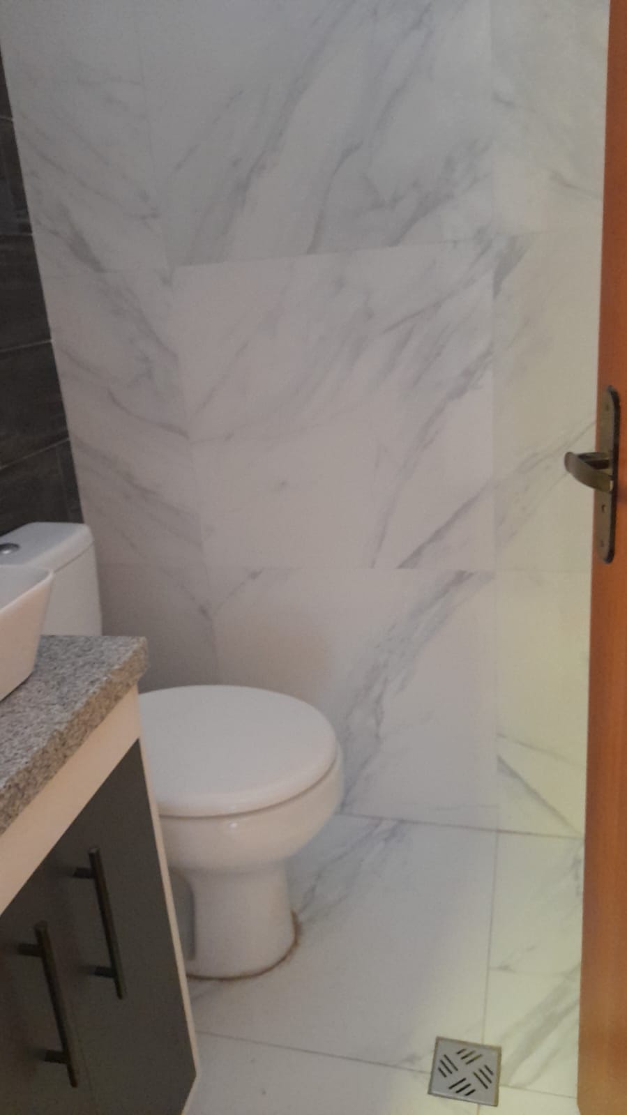 Vendo casa con dos pisos y negocio activo de lavando autos