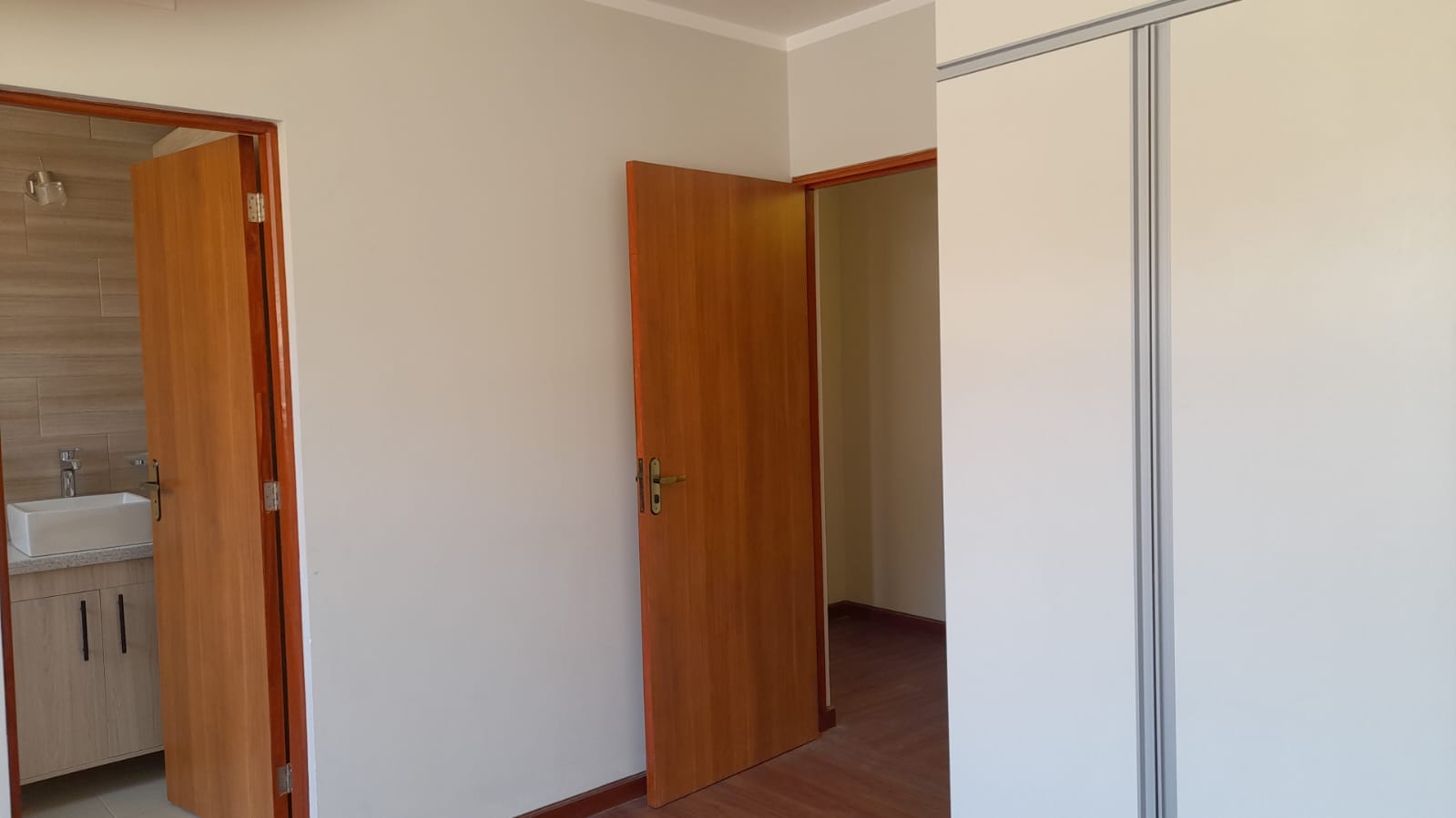 Vendo casa con dos pisos y negocio activo de lavando autos