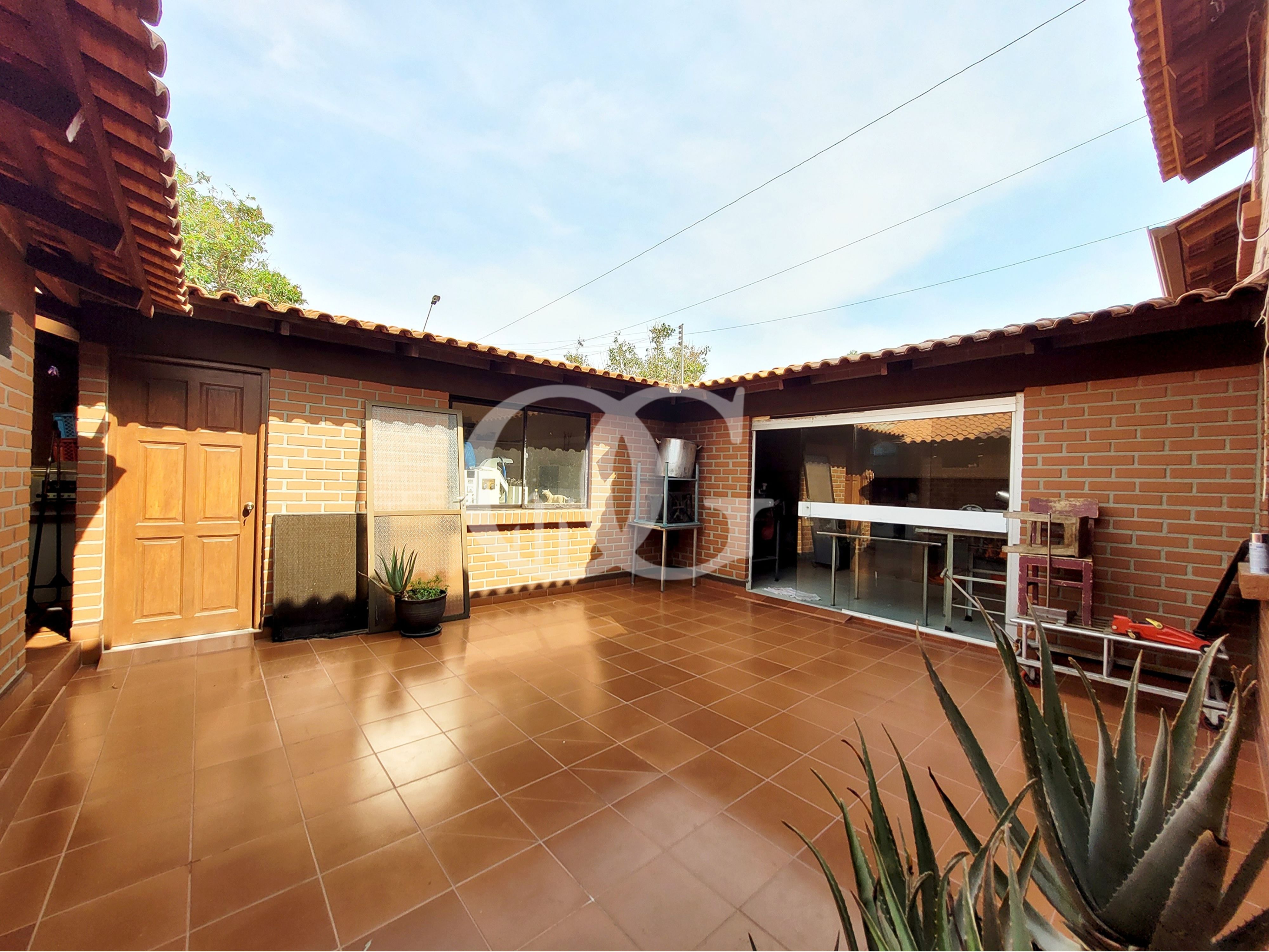 CASA EN VENTA EN URB. TUNARI