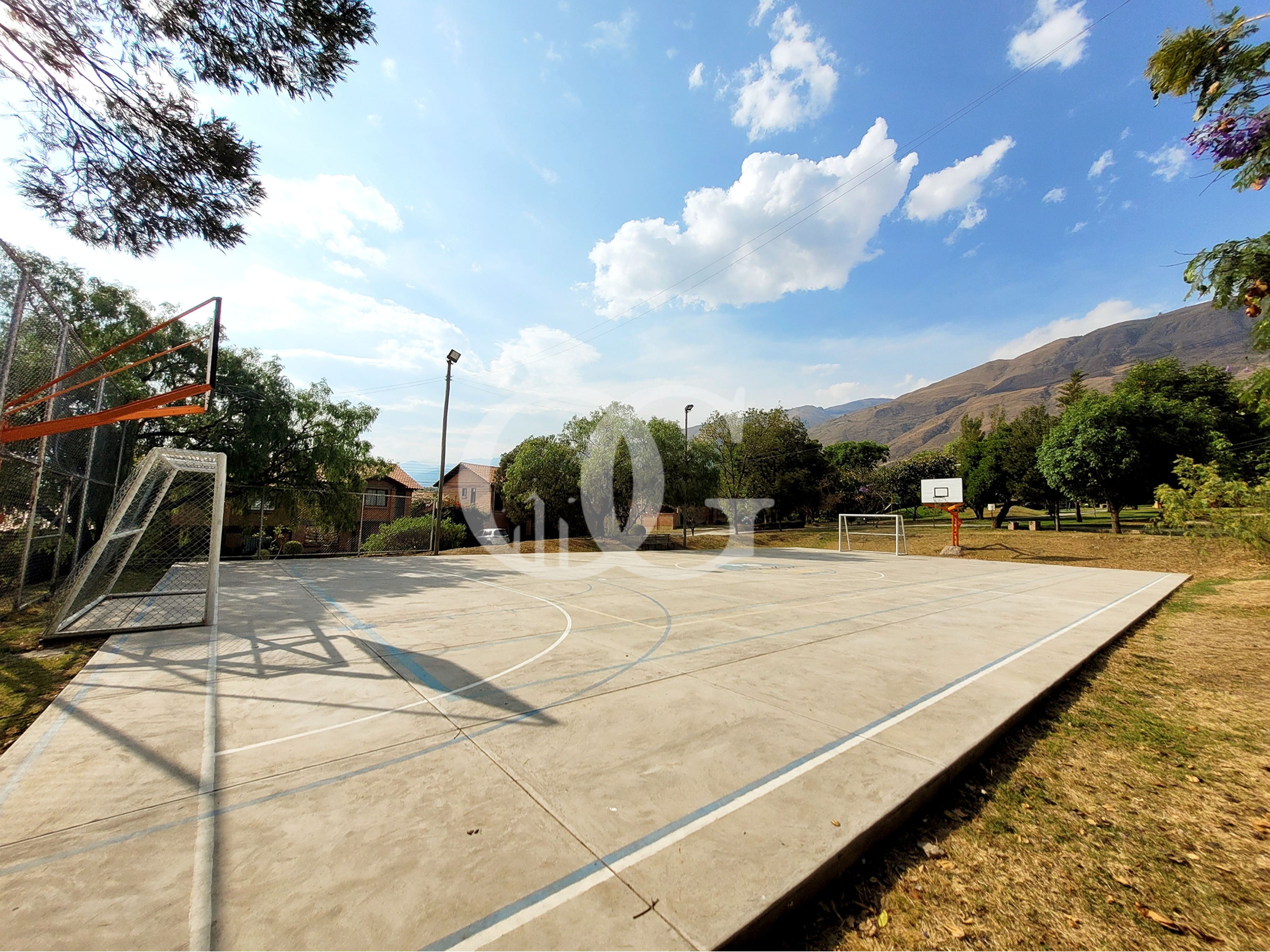 CASA EN VENTA EN URB. TUNARI