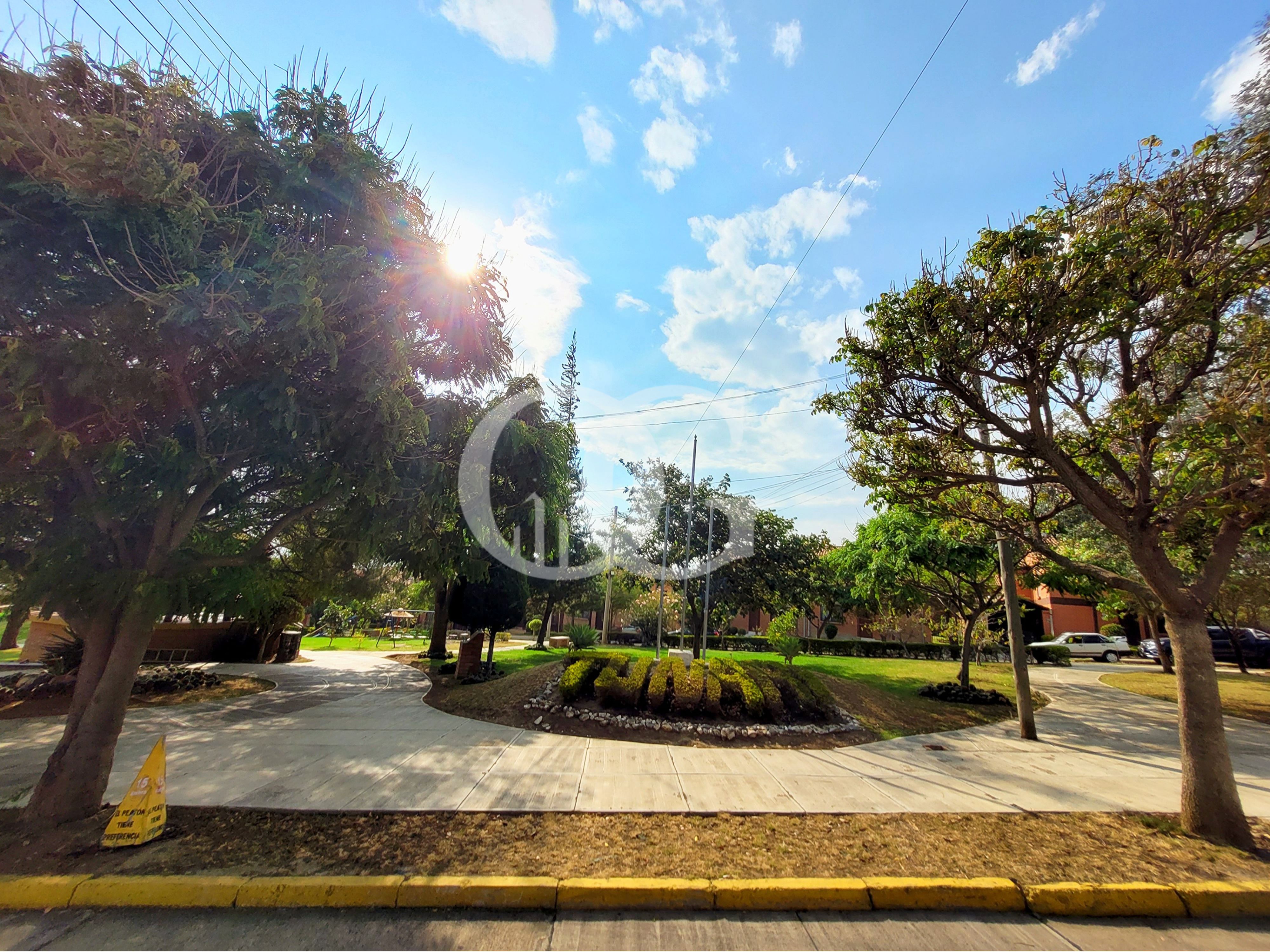 CASA EN VENTA EN URB. TUNARI