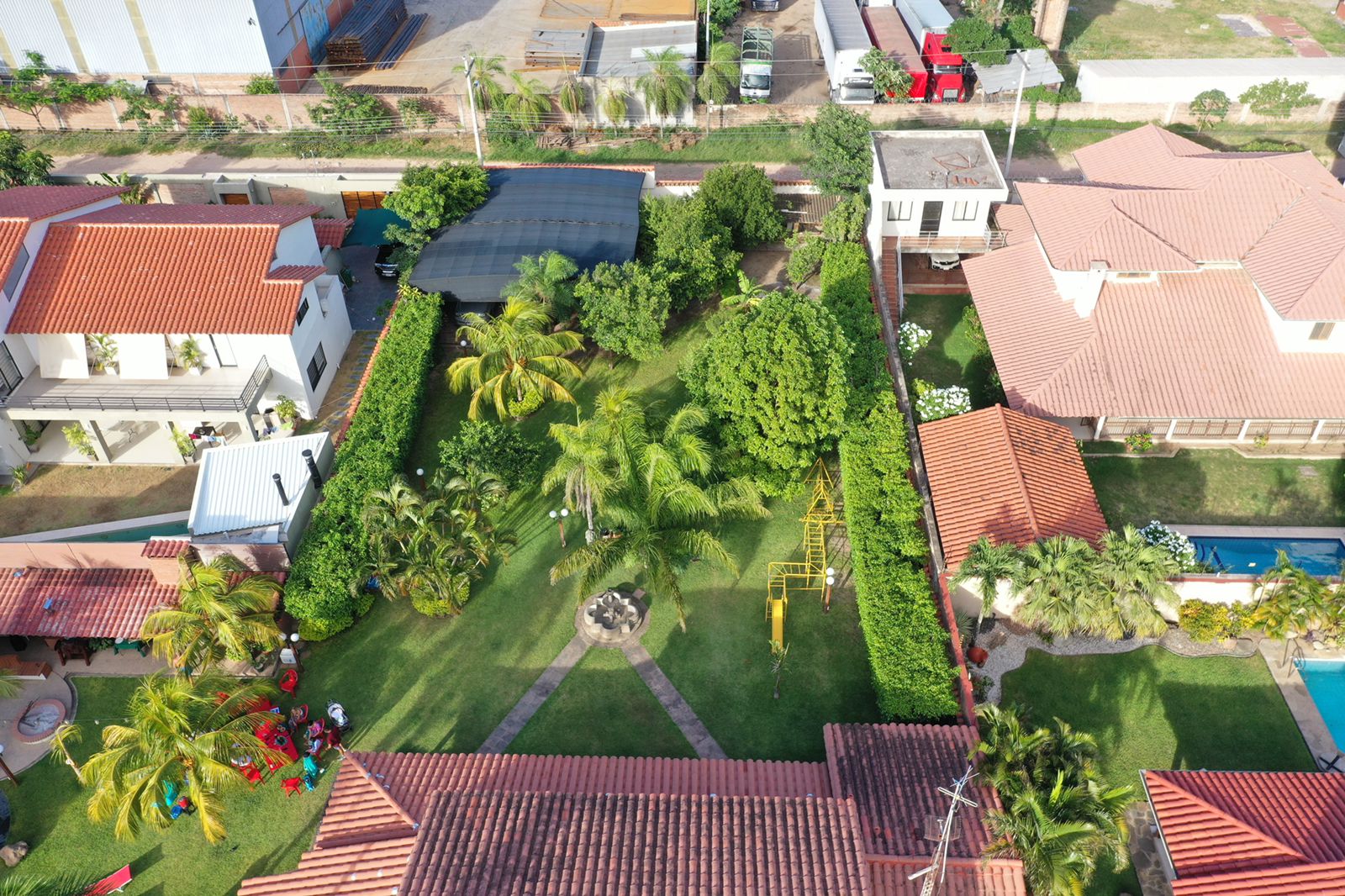 CASA CON OFICINA VENTA EN SANTA CRUZ Av Radial 17½ 5° Anillo